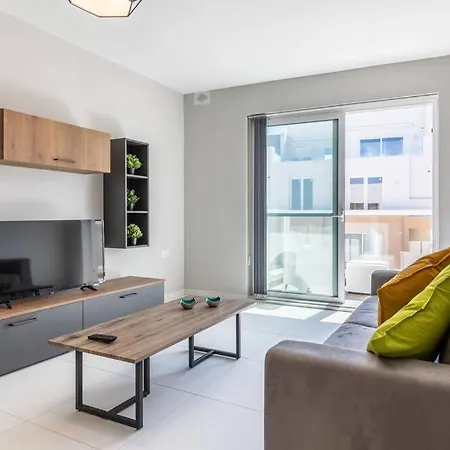 Exquisite Modern Luxury In Malta - Walking Distance To The Restaurants & Night Life Apartment