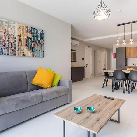 Exquisite Modern Luxury In Malta - Walking Distance To The Restaurants & Night Life