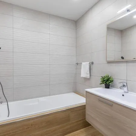 Exquisite Modern Luxury In Malta - Walking Distance To The Restaurants & Night Life Apartment Is-Swieqi
