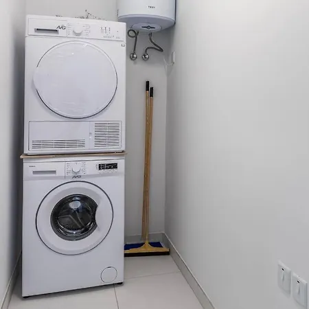 Exquisite Modern Luxury In Malta - Walking Distance To The Restaurants & Night Life