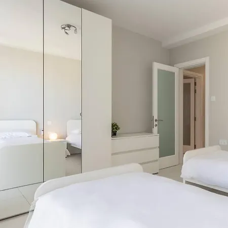 Apartment Exquisite Modern Luxury In Malta - Walking Distance To The Restaurants & Night Life