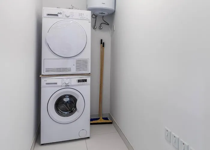 Exquisite Modern Luxury In Malta - Walking Distance To The Restaurants & Night Life