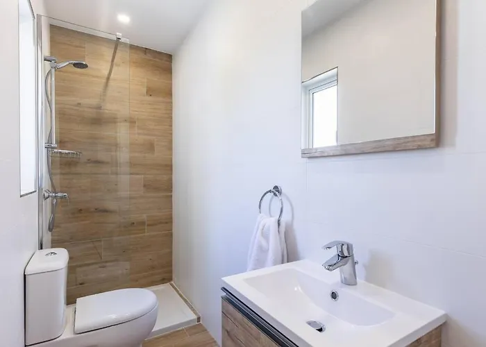 Exquisite Modern Luxury In Malta - Walking Distance To The Restaurants & Night Life